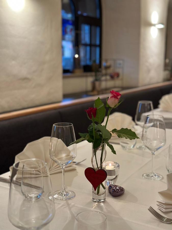 Herzogskelter Restaurant Hotel Гюглинген Экстерьер фото