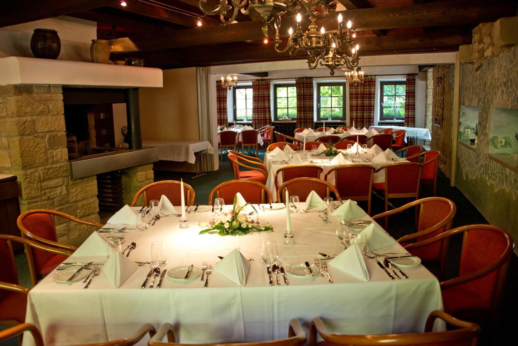 Herzogskelter Restaurant Hotel Гюглинген Экстерьер фото