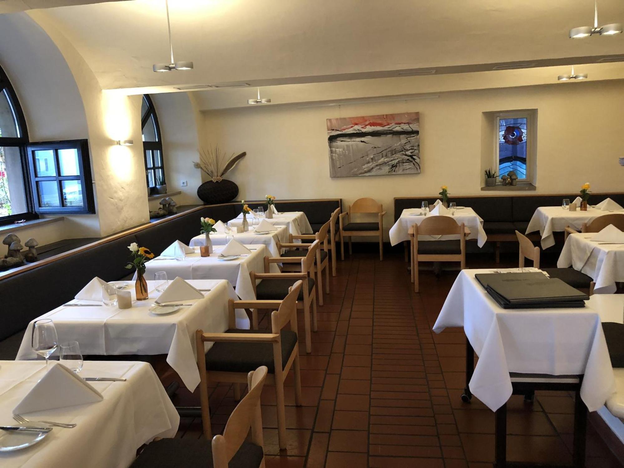 Herzogskelter Restaurant Hotel Гюглинген Экстерьер фото