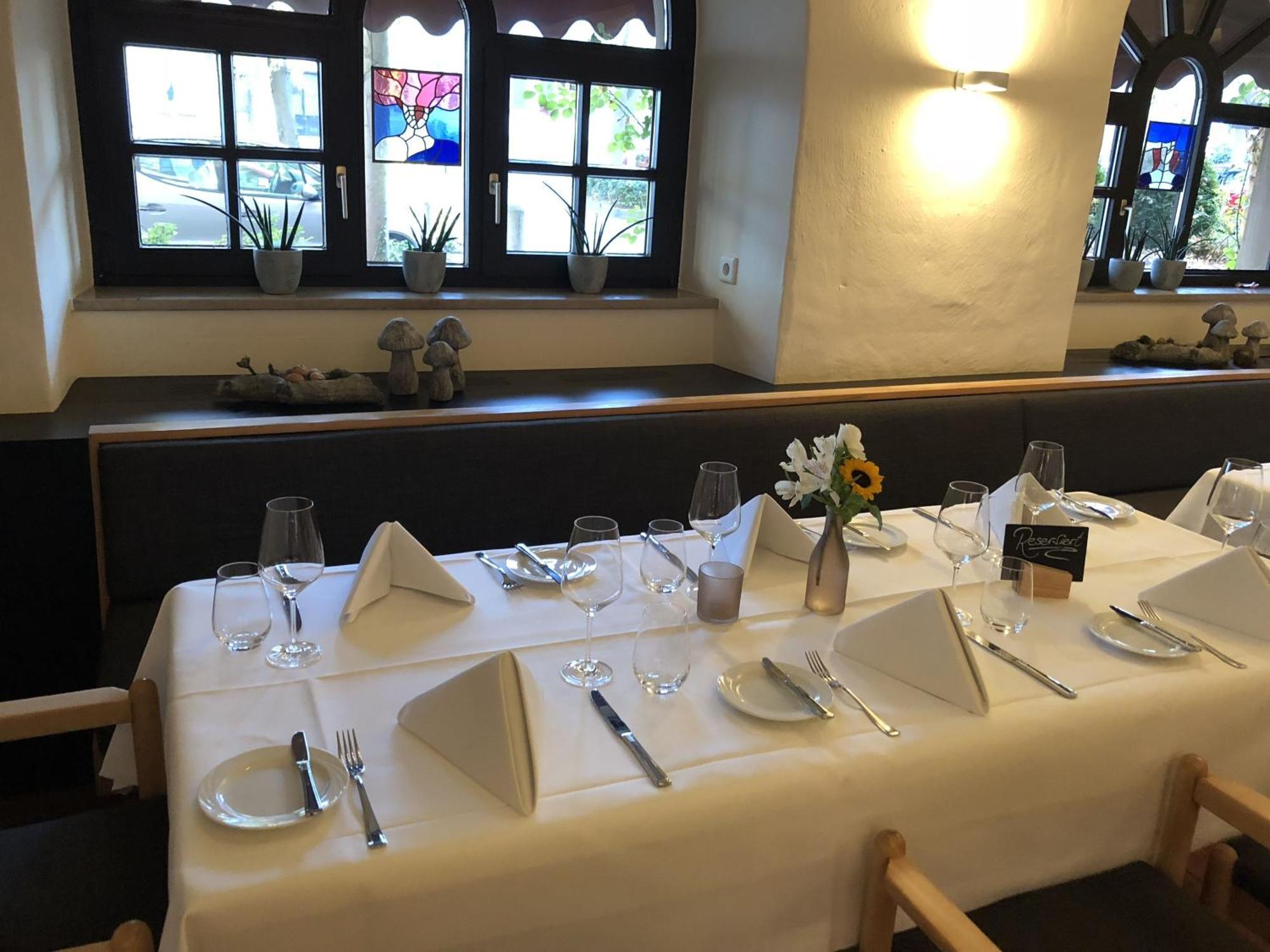 Herzogskelter Restaurant Hotel Гюглинген Экстерьер фото