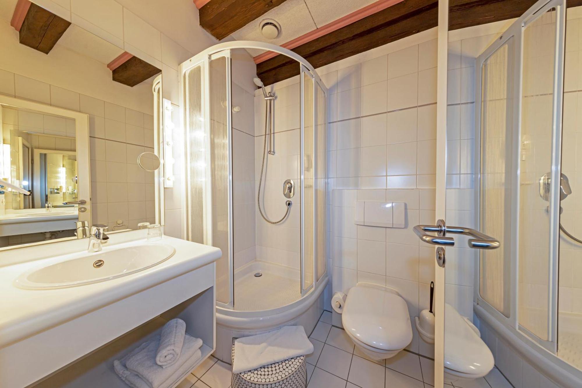 Herzogskelter Restaurant Hotel Гюглинген Экстерьер фото